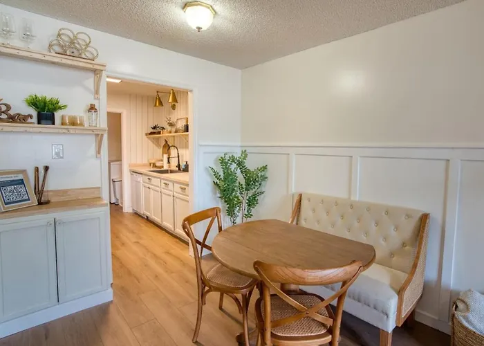 Southern Travel - Charming 3 Bedroom